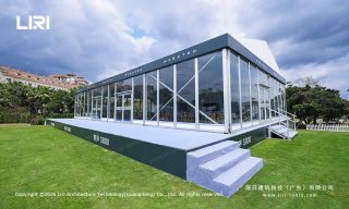 Cantilevered Balcony for Golf Spectators